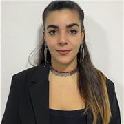 Profesora de inglés apta para niveles desde básico hasta C1 y de español para niveles desde básico hasta C2. 
Clases de refuerzo de música hasta primaria.
Clases de refuerzo de lengua hasta la ESO.